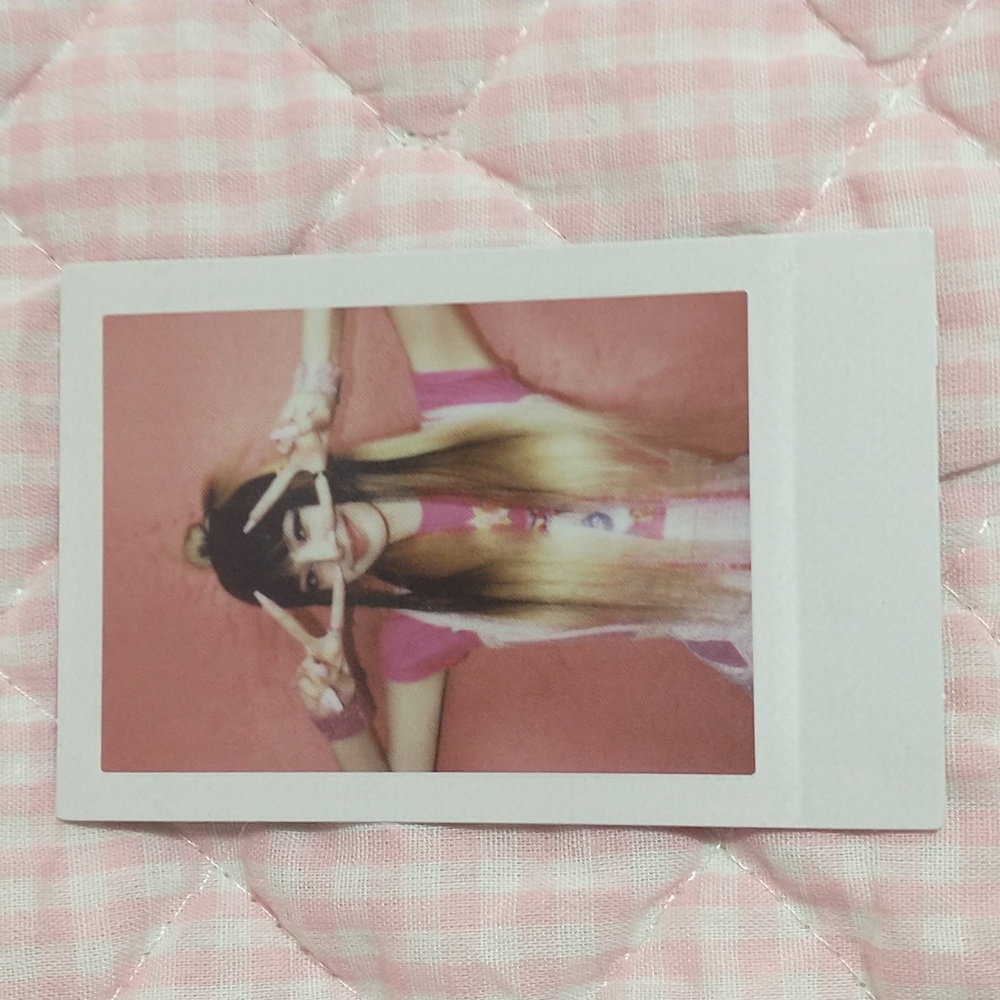 ⚠️LEAVING 4/24⚠️ Blackpink Born Pink Polaroid Photocard (Lisa)
